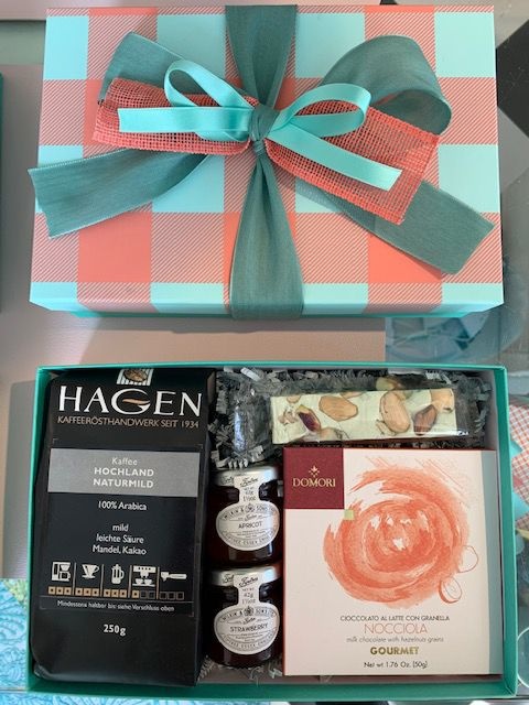 Geschenkset in orange-blau mit Karo-Muster